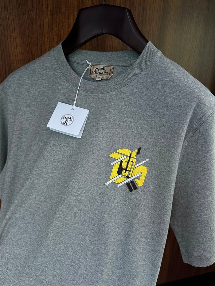 Deri Logolu Bisiklet Yaka T-Shirt