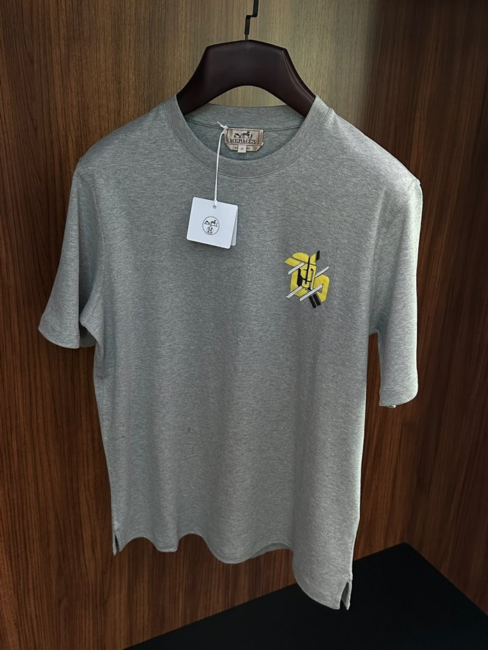 Deri Logolu Bisiklet Yaka T-Shirt