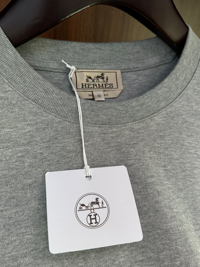 Deri Logolu Bisiklet Yaka T-Shirt