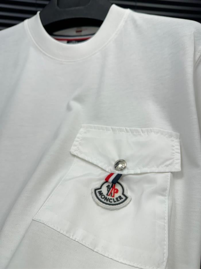 Göğüs Armalı Cep Detaylı Basic T-Shirt - Beyaz