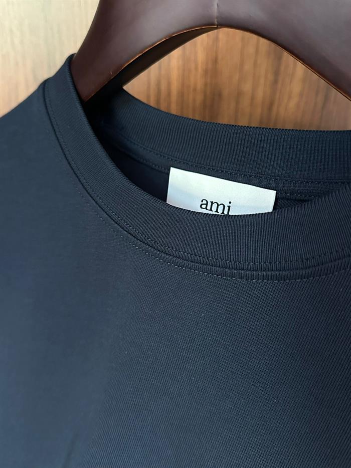 Göğüs Beyaz Nakış Logolu Basic T-Shirt