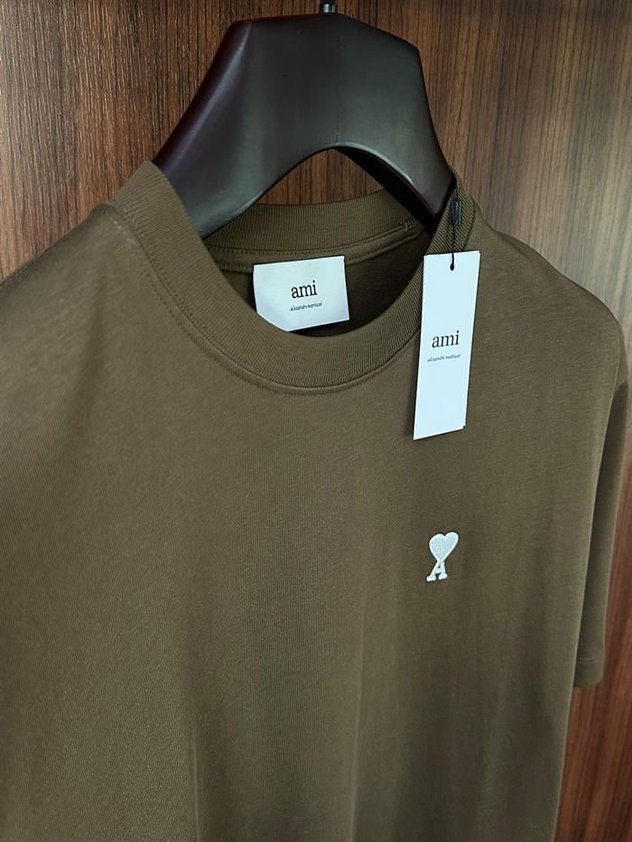 Göğüs Beyaz Nakış Logolu Basic T-Shirt
