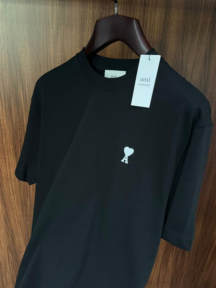 Göğüs Beyaz Nakış Logolu Basic T-Shirt