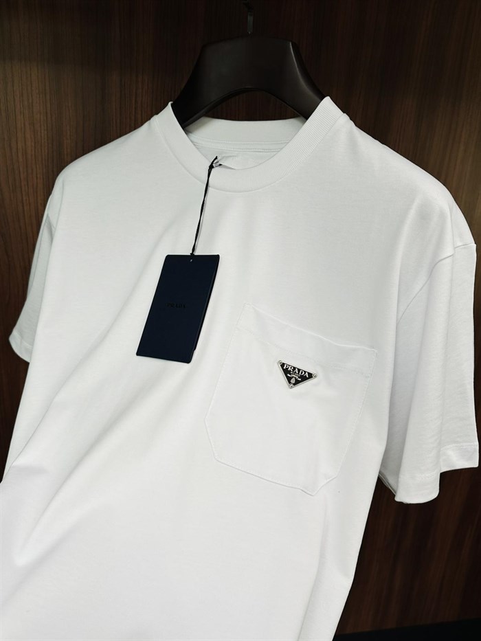 Göğüs Cep Detaylı Metal Logolu Basic T-Shirt