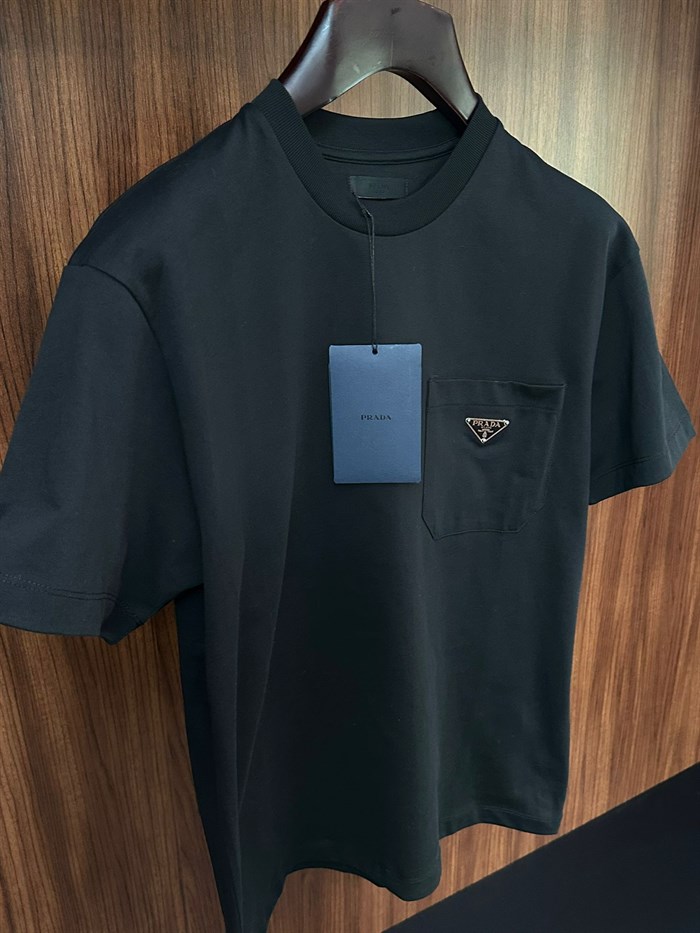 Göğüs Cep Detaylı Metal Logolu Basic T-Shirt