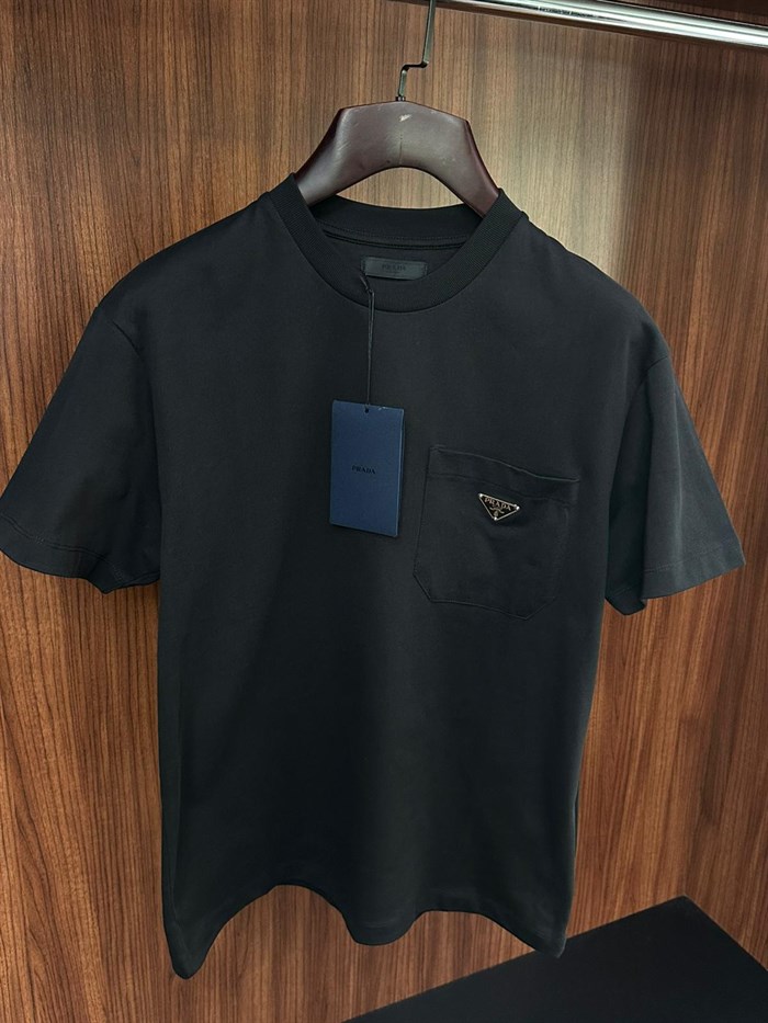Göğüs Cep Detaylı Metal Logolu Basic T-Shirt