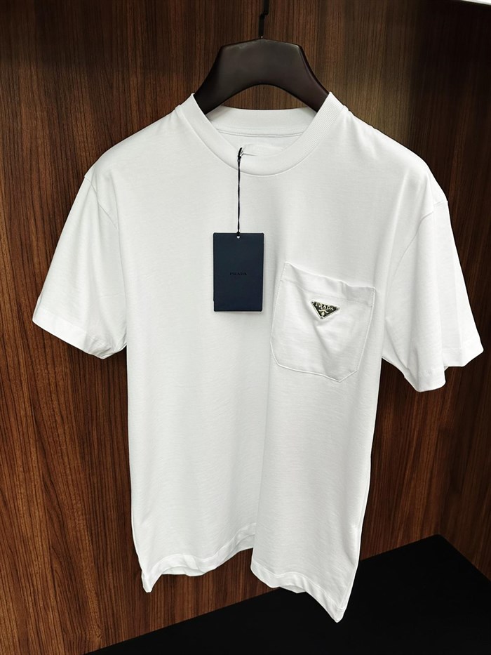 Göğüs Cep Detaylı Metal Logolu Basic T-Shirt