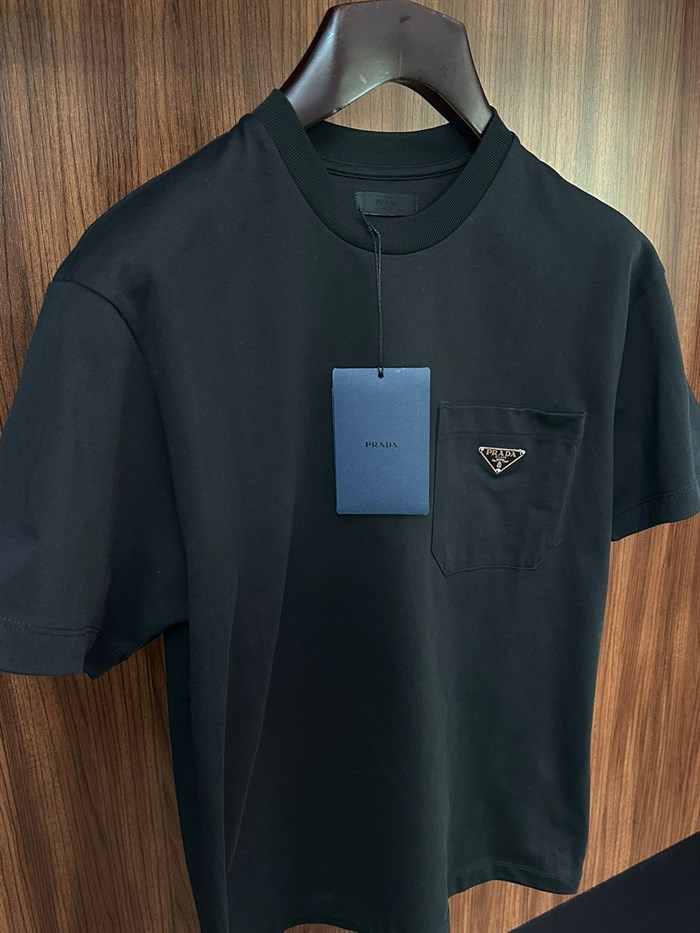 Göğüs Cep Detaylı Metal Logolu Basic T-Shirt