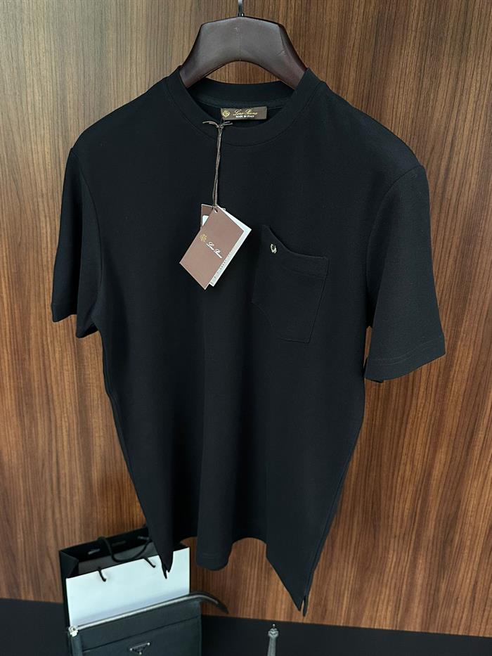 Göğüs Cep Detaylı Mini Metal Logo T-Shirt