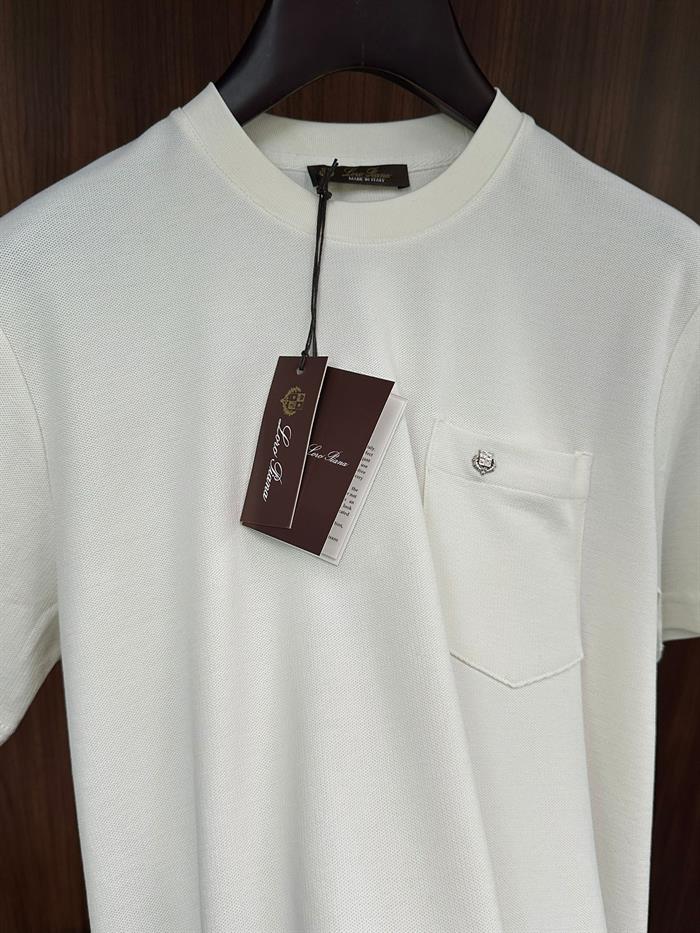 Göğüs Cep Detaylı Mini Metal Logo T-Shirt