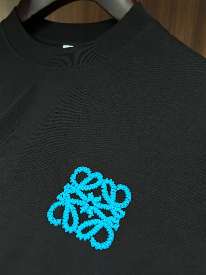 Göğüs İplik Logolu Bisiklet Yaka T-Shirt