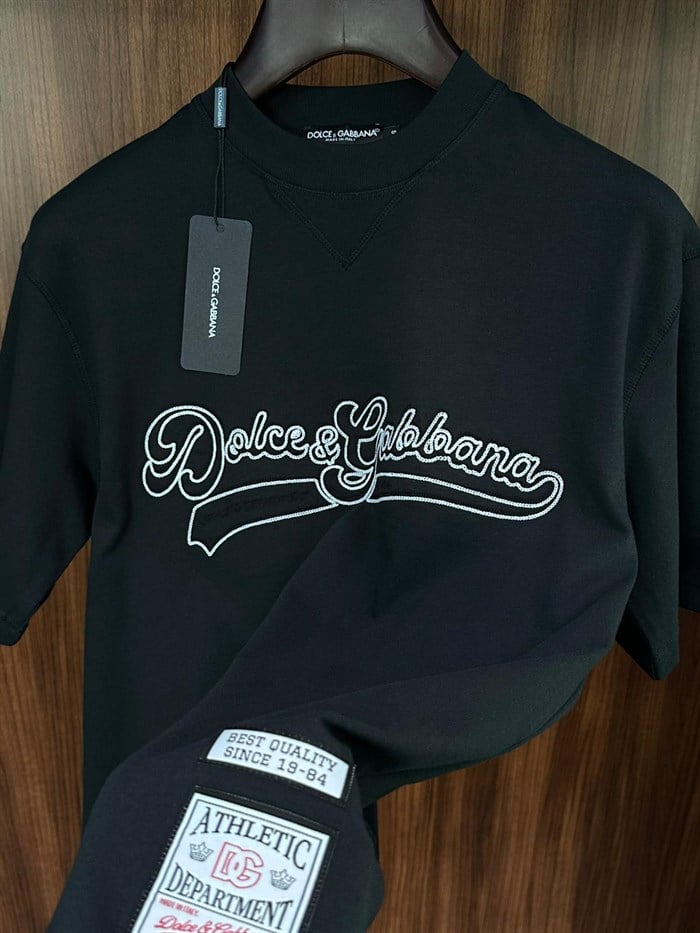 Göğüs Kabartma Nakış Yazılı T-Shirt
