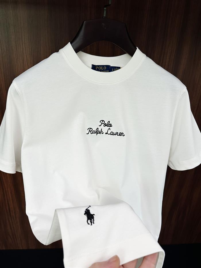 Göğüs Marka İmzalı T-Shirt