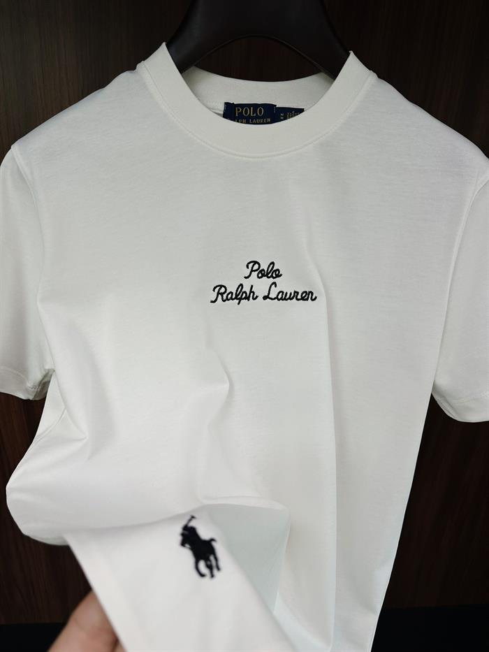 Göğüs Marka İmzalı T-Shirt