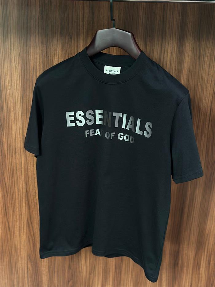Göğüs Marka Yazılı Baskılı T-Shirt