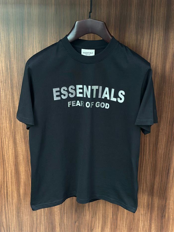 Göğüs Marka Yazılı Baskılı T-Shirt