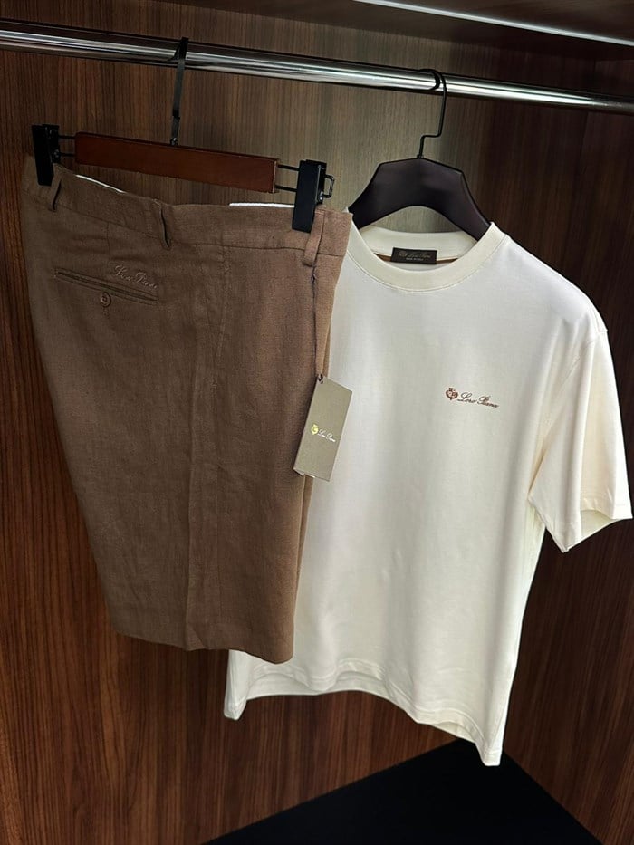 Göğüs Marka Yazılı Bisiklet Yaka T-Shirt