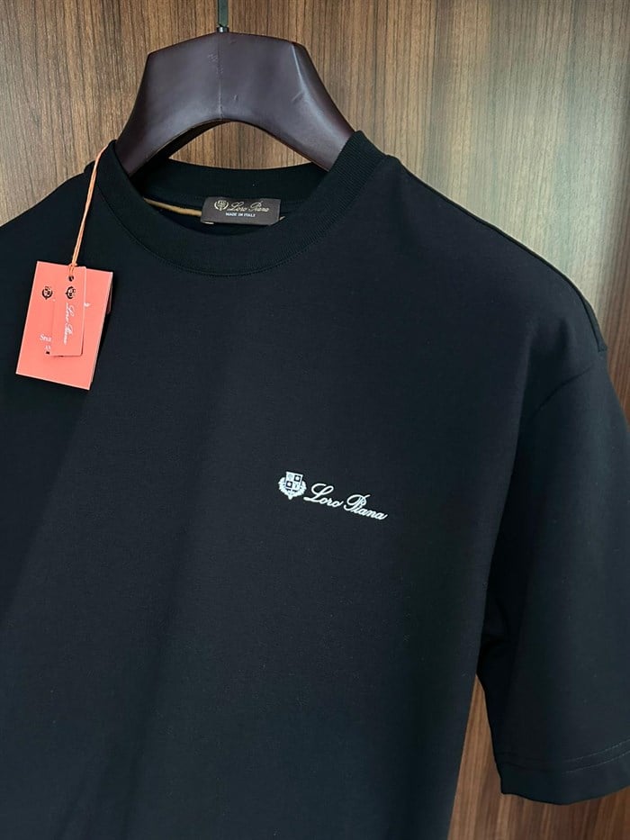 Göğüs Marka Yazılı Bisiklet Yaka T-Shirt