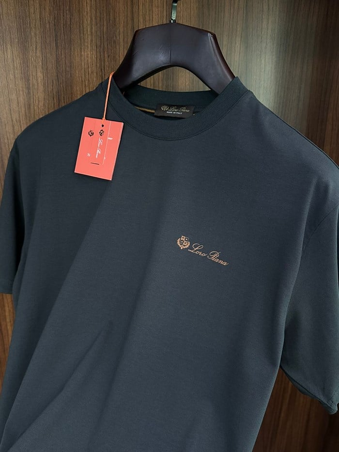 Göğüs Marka Yazılı Bisiklet Yaka T-Shirt