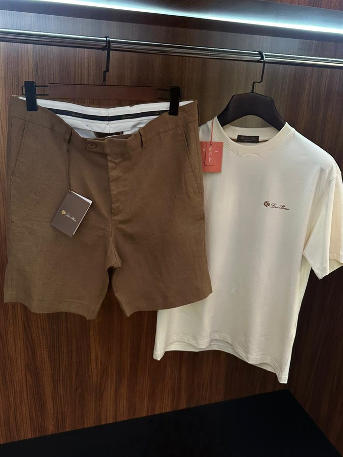 Göğüs Marka Yazılı Bisiklet Yaka T-Shirt