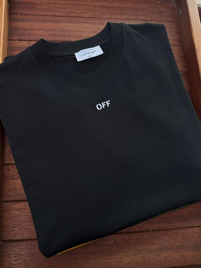 Göğüs Marka Yazılı T-shirt