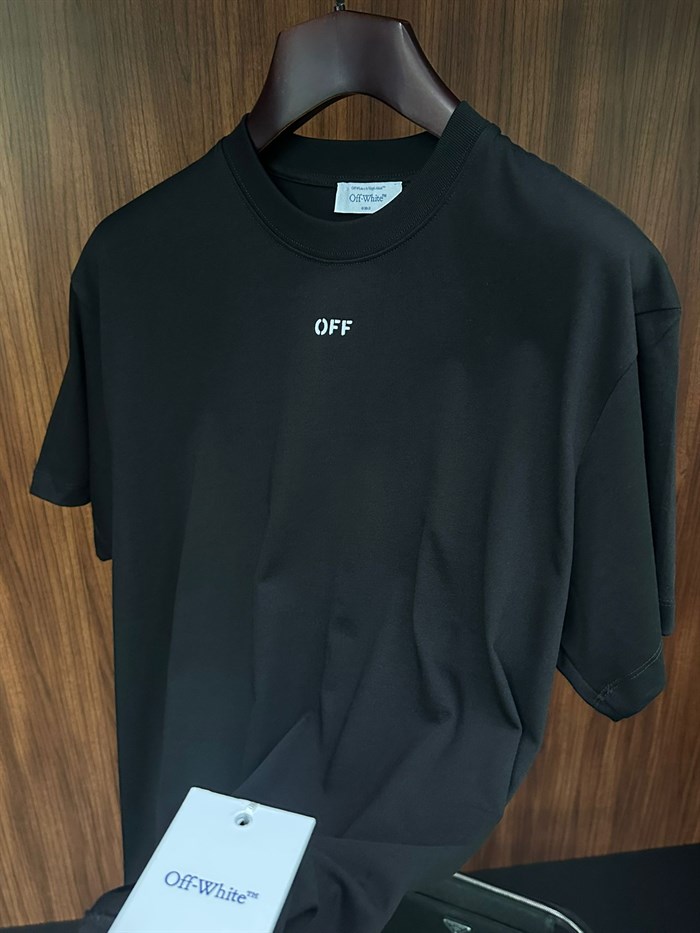 Göğüs Marka Yazılı T-shirt