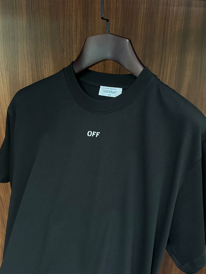 Göğüs Marka Yazılı T-shirt