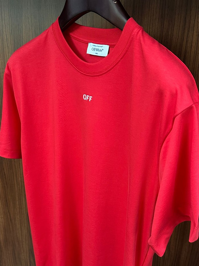 Göğüs Marka Yazılı T-shirt