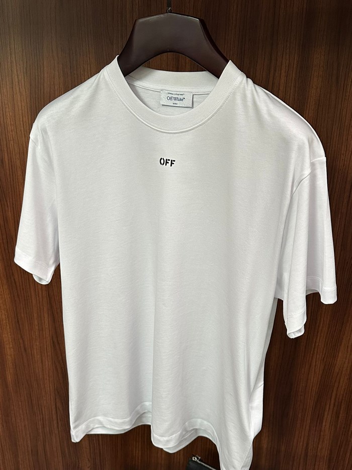 Göğüs Marka Yazılı T-shirt