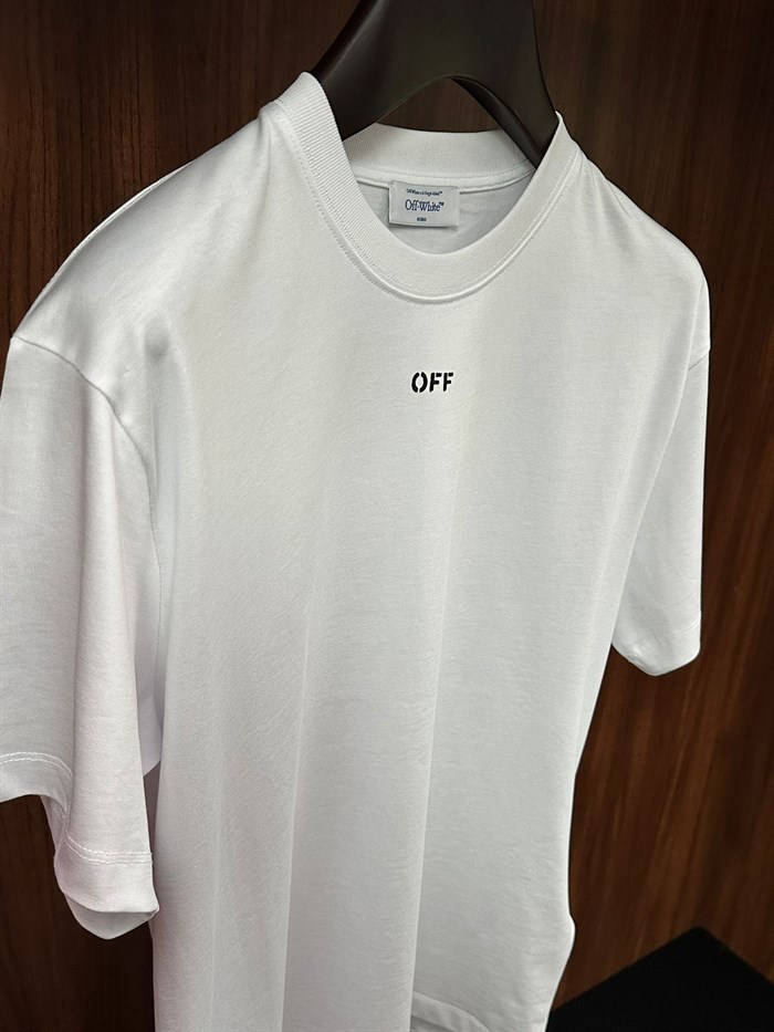 Göğüs Marka Yazılı T-shirt