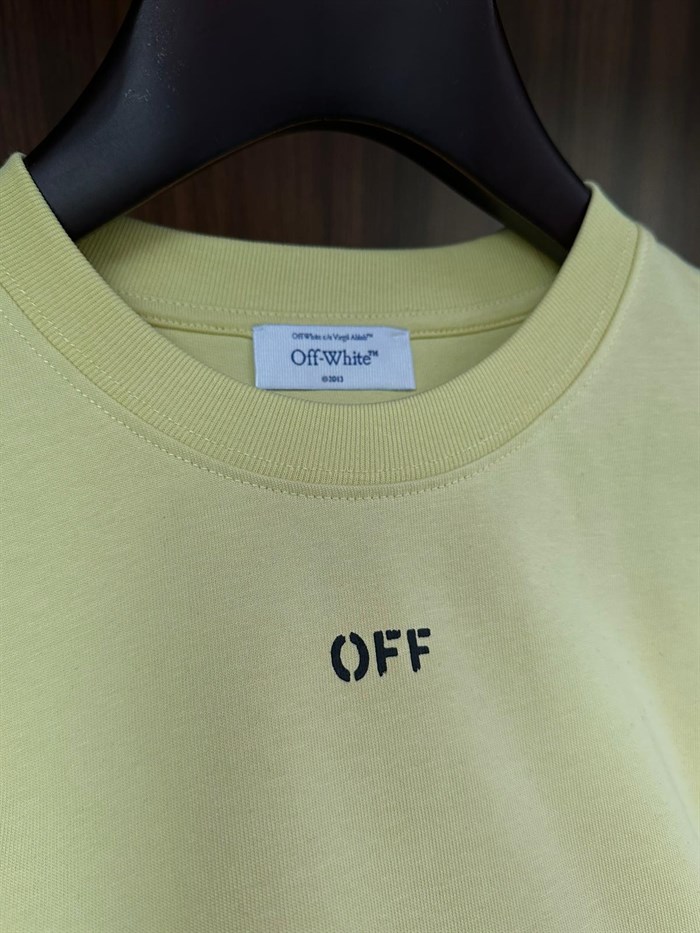 Göğüs Marka Yazılı T-shirt