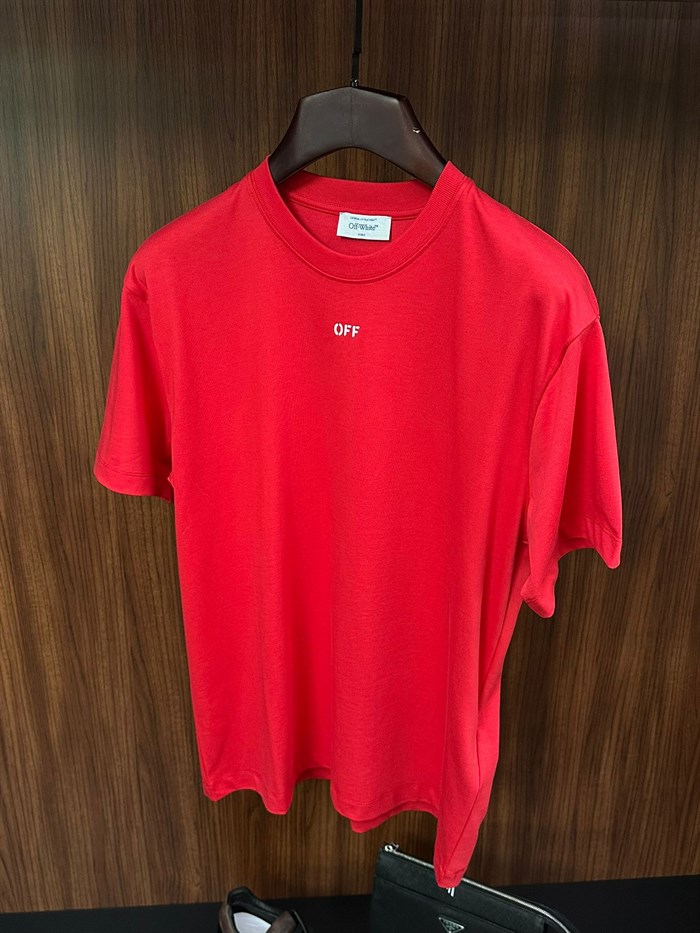 Göğüs Marka Yazılı T-shirt