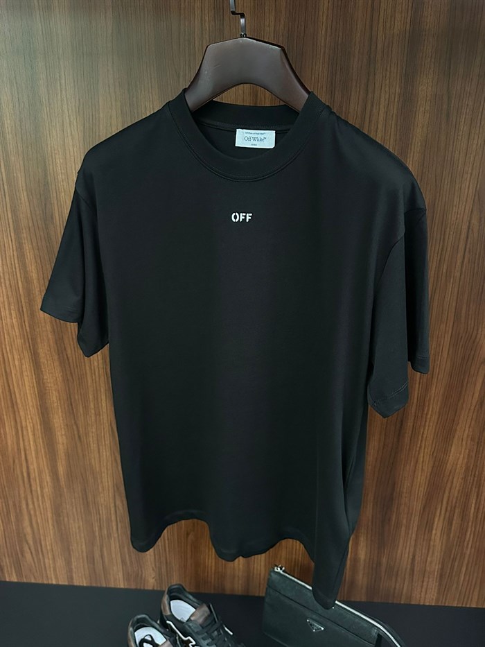 Göğüs Marka Yazılı T-shirt