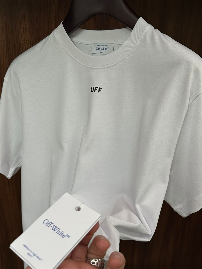 Göğüs Marka Yazılı T-shirt