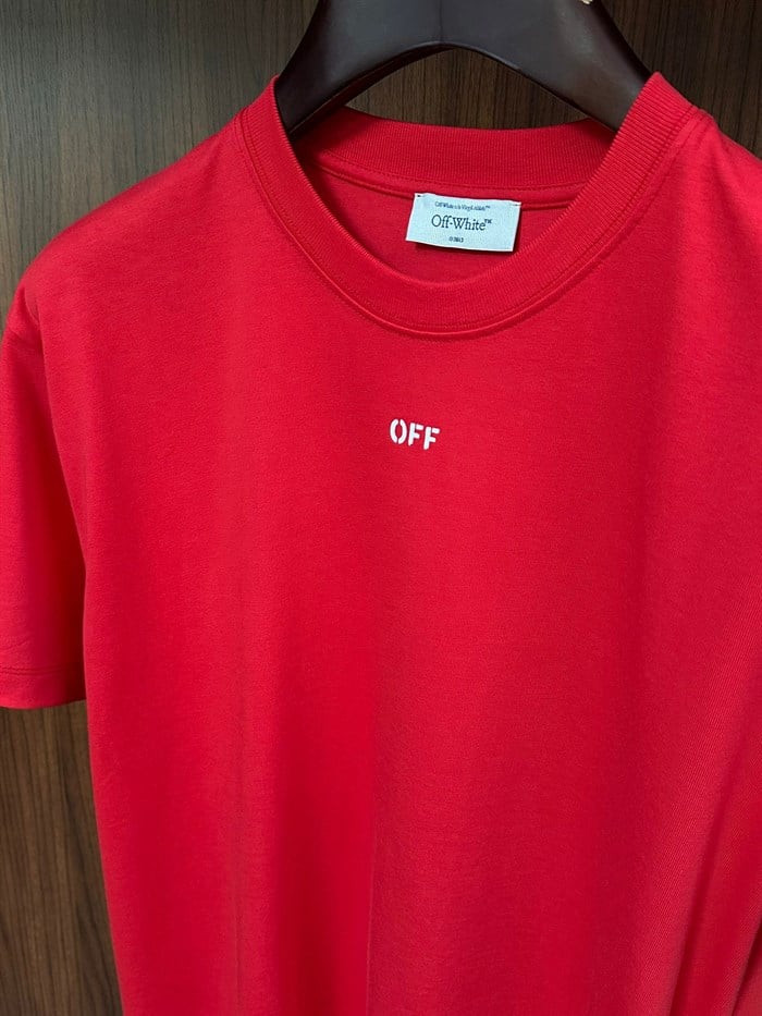 Göğüs Marka Yazılı T-shirt