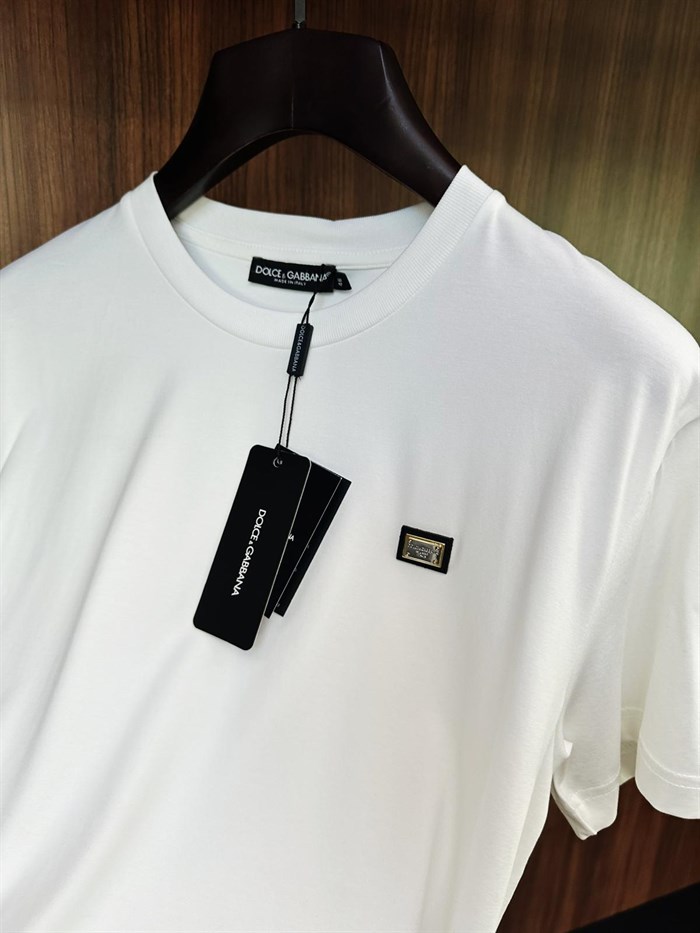 Göğüs Metal Logolu T-Shirt