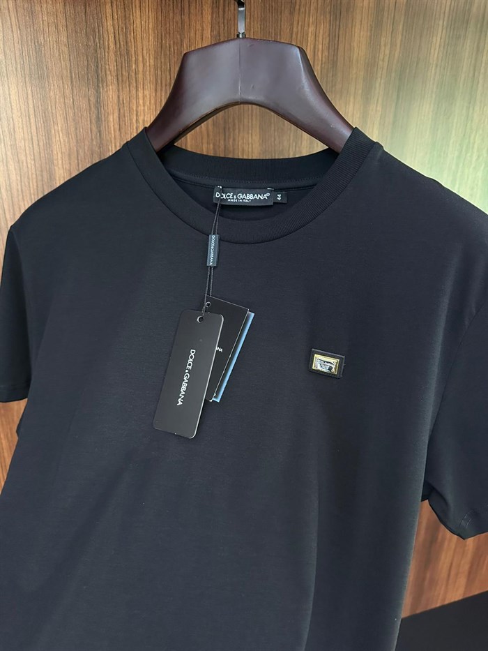 Göğüs Metal Logolu T-Shirt