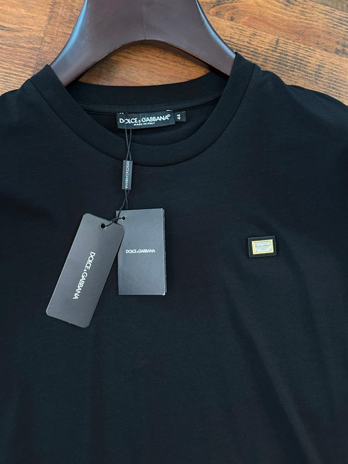 Göğüs Metal Logolu T-Shirt