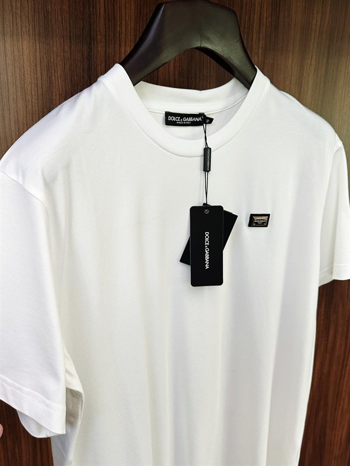Göğüs Metal Logolu T-Shirt