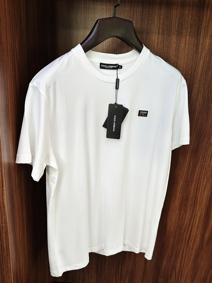 Göğüs Metal Logolu T-Shirt