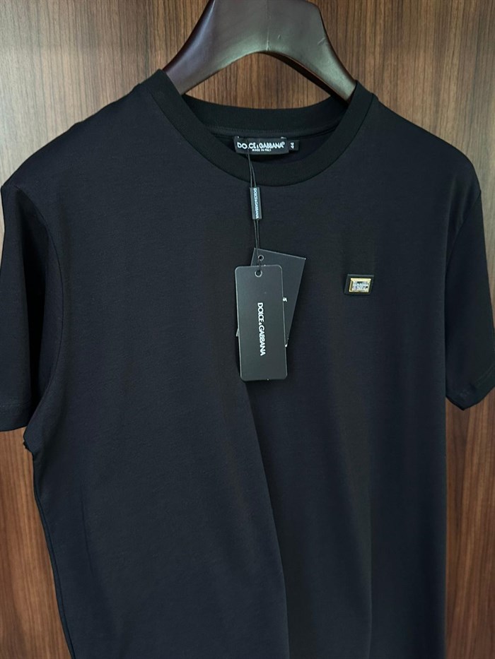 Göğüs Metal Logolu T-Shirt