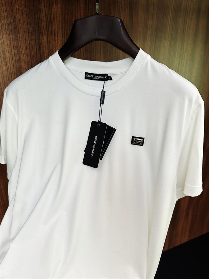 Göğüs Metal Logolu T-Shirt