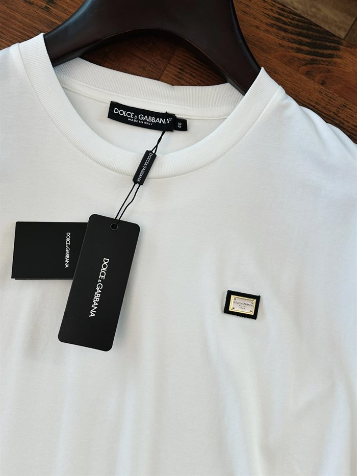 Göğüs Metal Logolu T-Shirt
