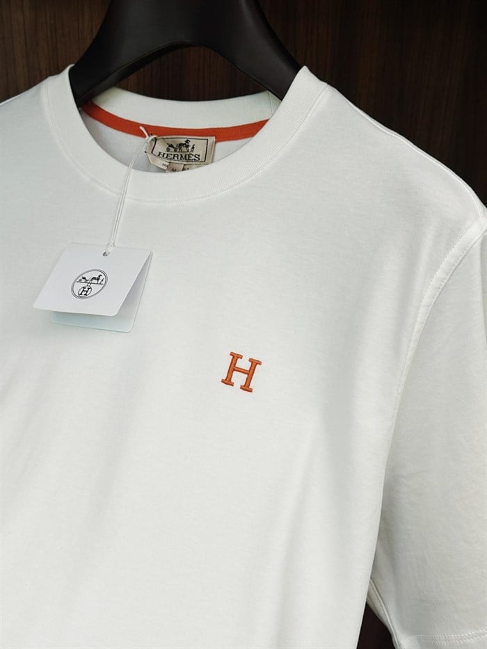 Göğüs Nakış Logolu T-Shirt
