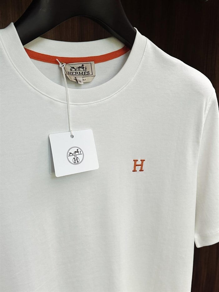 Göğüs Nakış Logolu T-Shirt