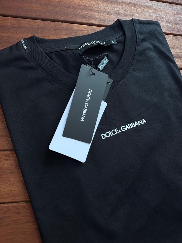 Göğüs Silikon Kabartma Marka Yazılı T-Shirt