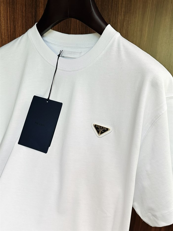 Gold Metal Logolu Bisiklet Yaka T-Shirt