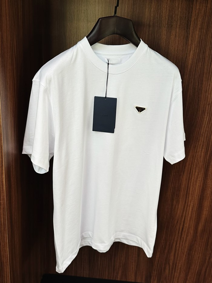 Gold Metal Logolu Bisiklet Yaka T-Shirt