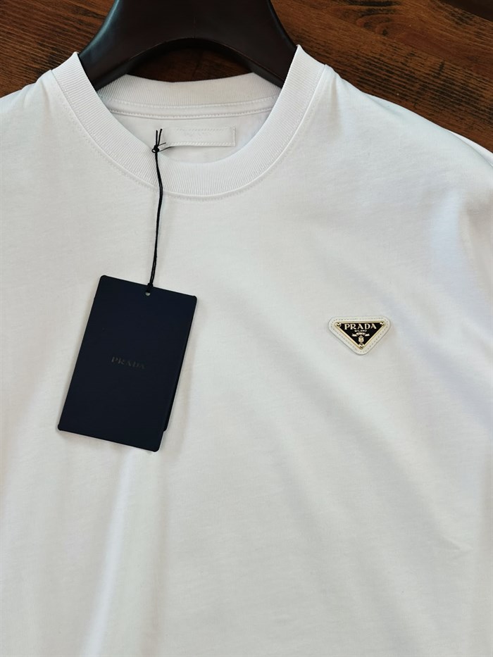 Gold Metal Logolu Bisiklet Yaka T-Shirt