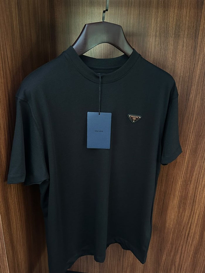 Gold Metal Logolu Bisiklet Yaka T-Shirt